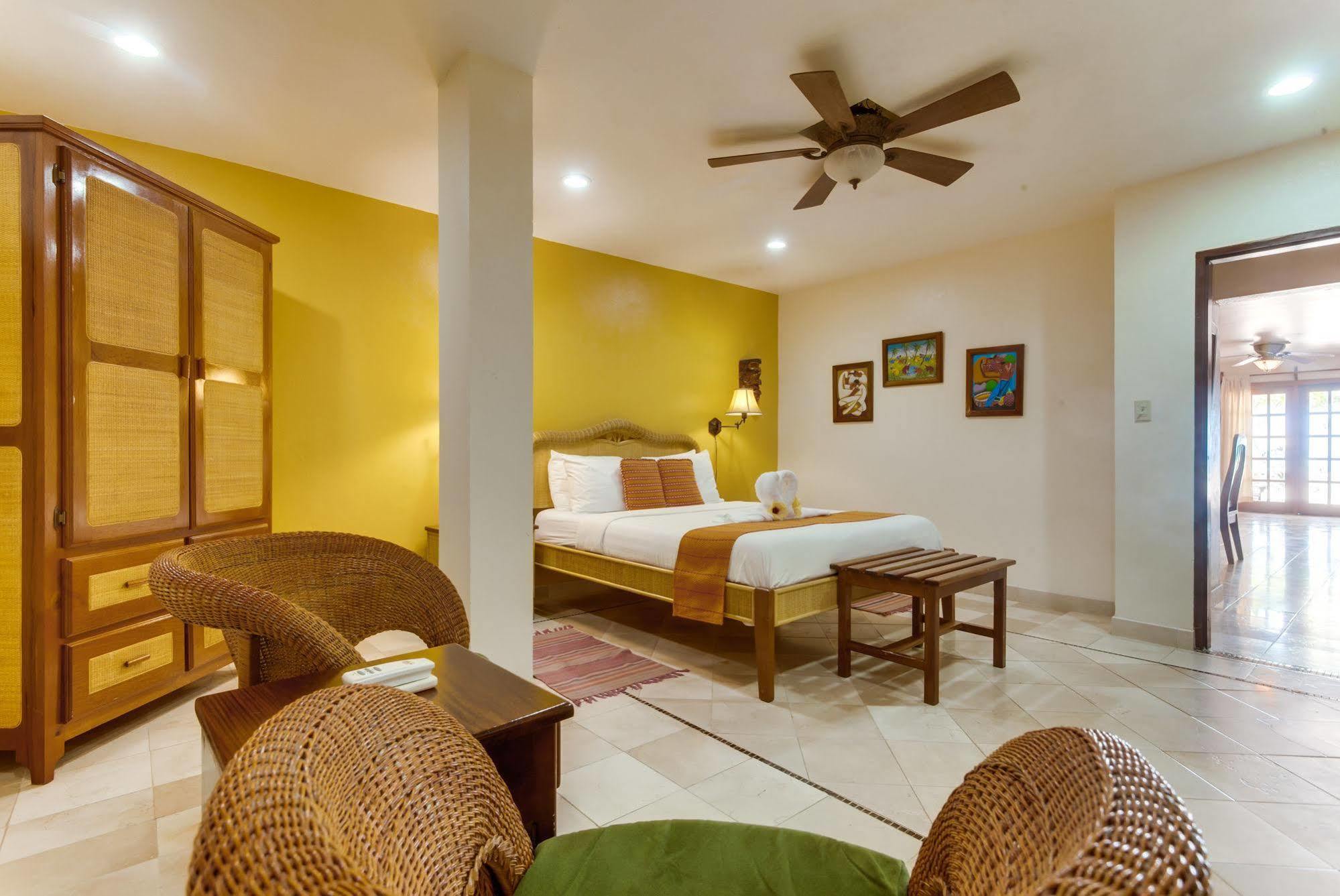 Almond Beach Resort At Jaguar Reef Hopkins Exterior foto